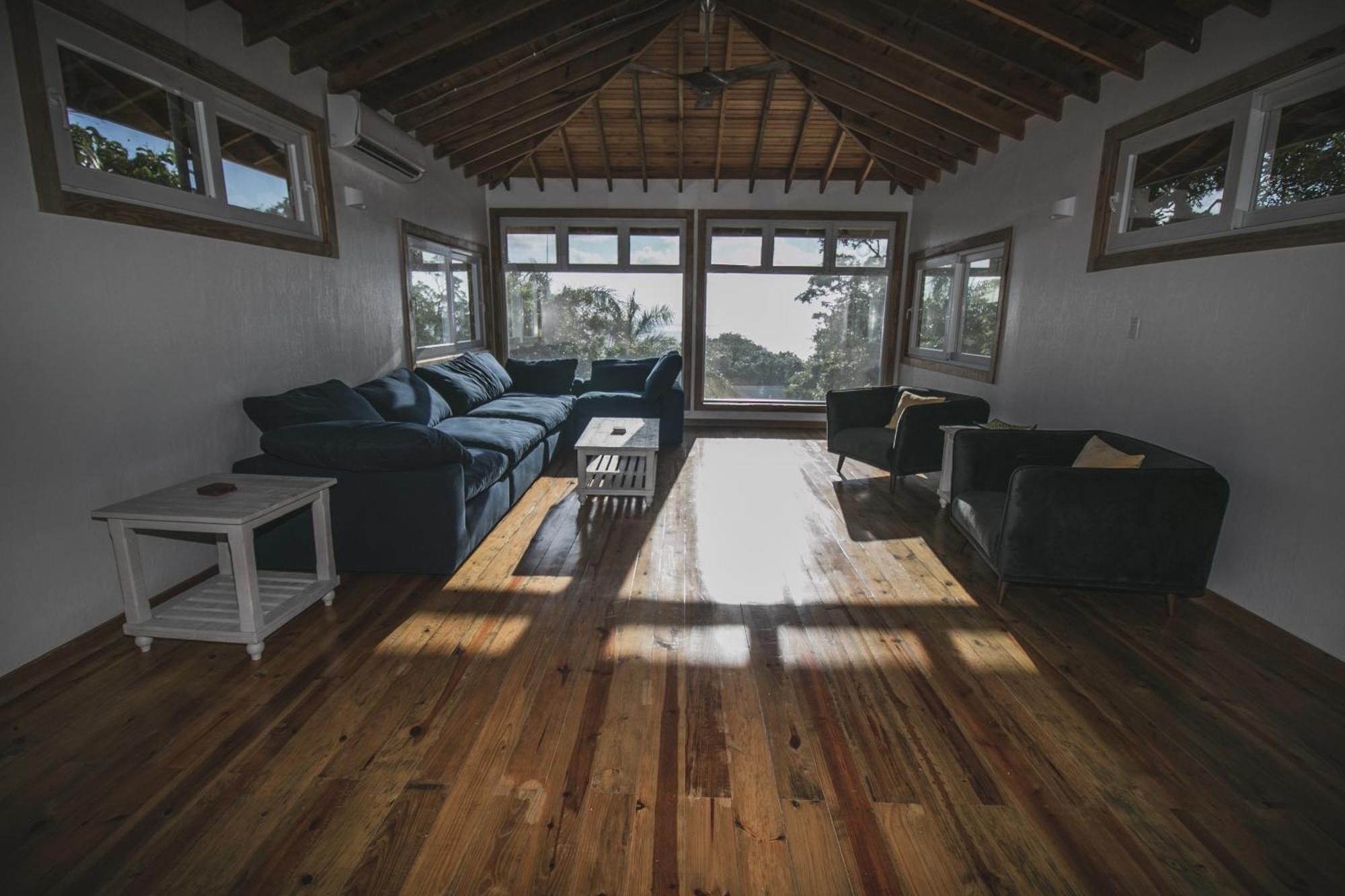 Luna Beach Luxury Boutique Beach Front Resort Jobs Bight Экстерьер фото
